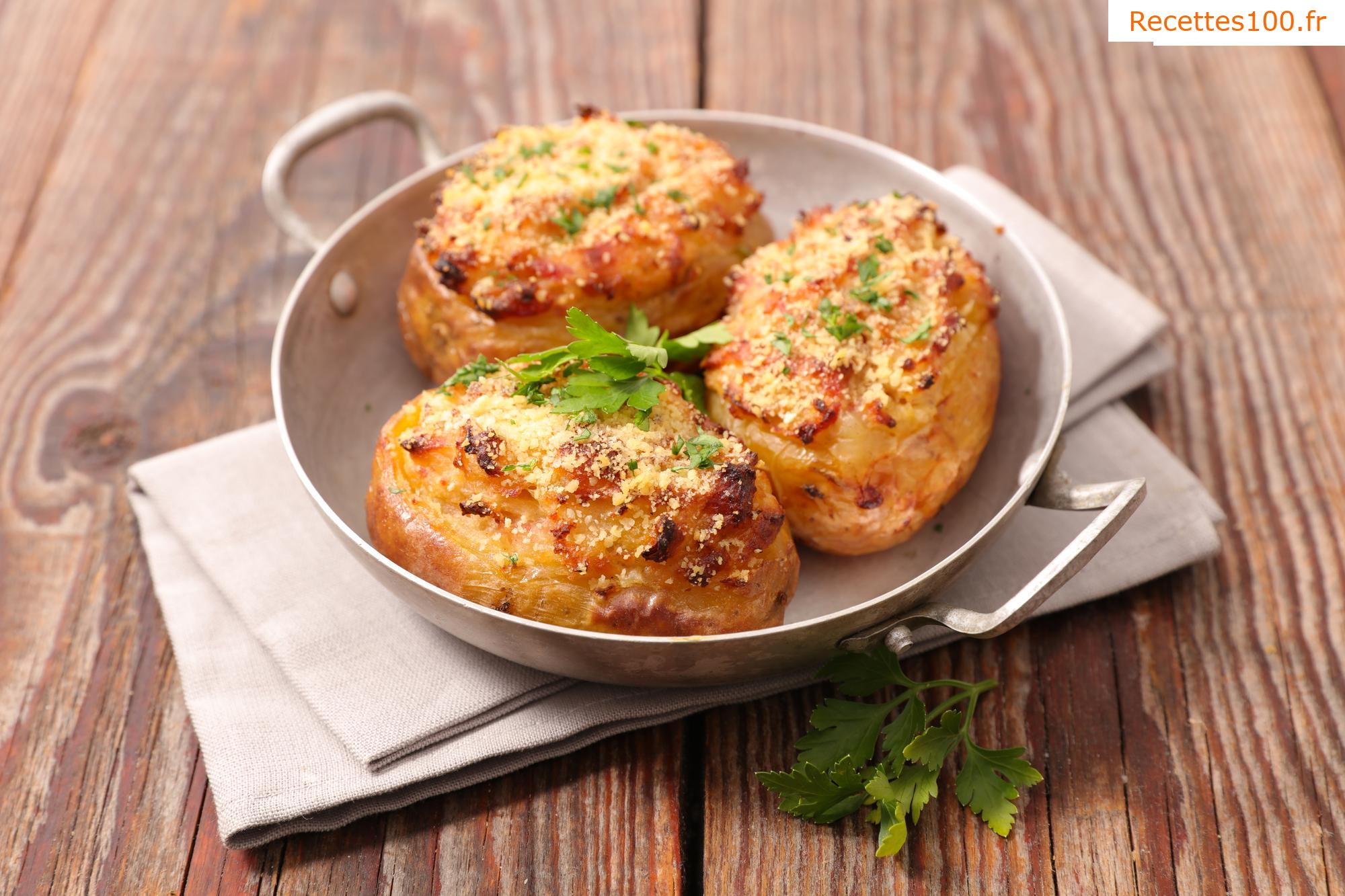 Bateaux de pommes de terre au cheddar et au bacon