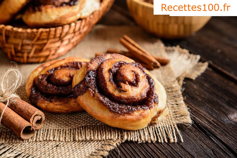 Bunche à la cannelle au beurre avec l'aide d'un mixeur culinaire