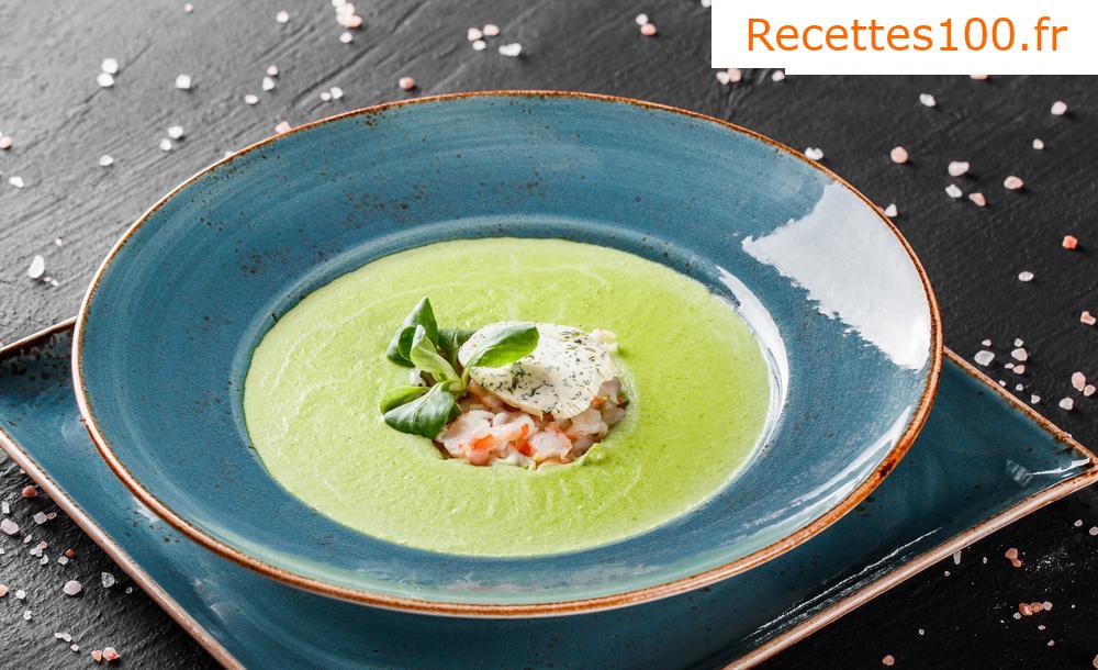Crème de pois avec croûtons épicés et bacon