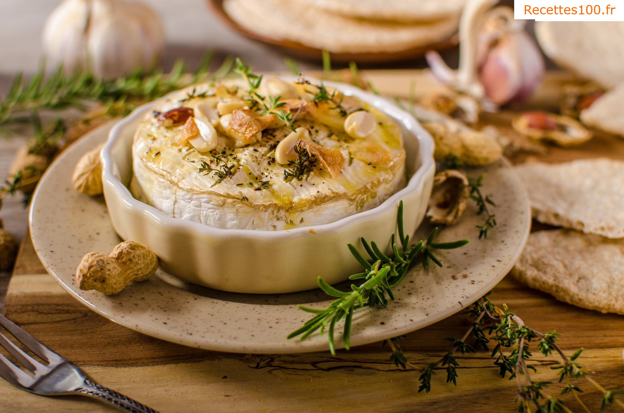 Fromage à la crème à l'ail avec des noix