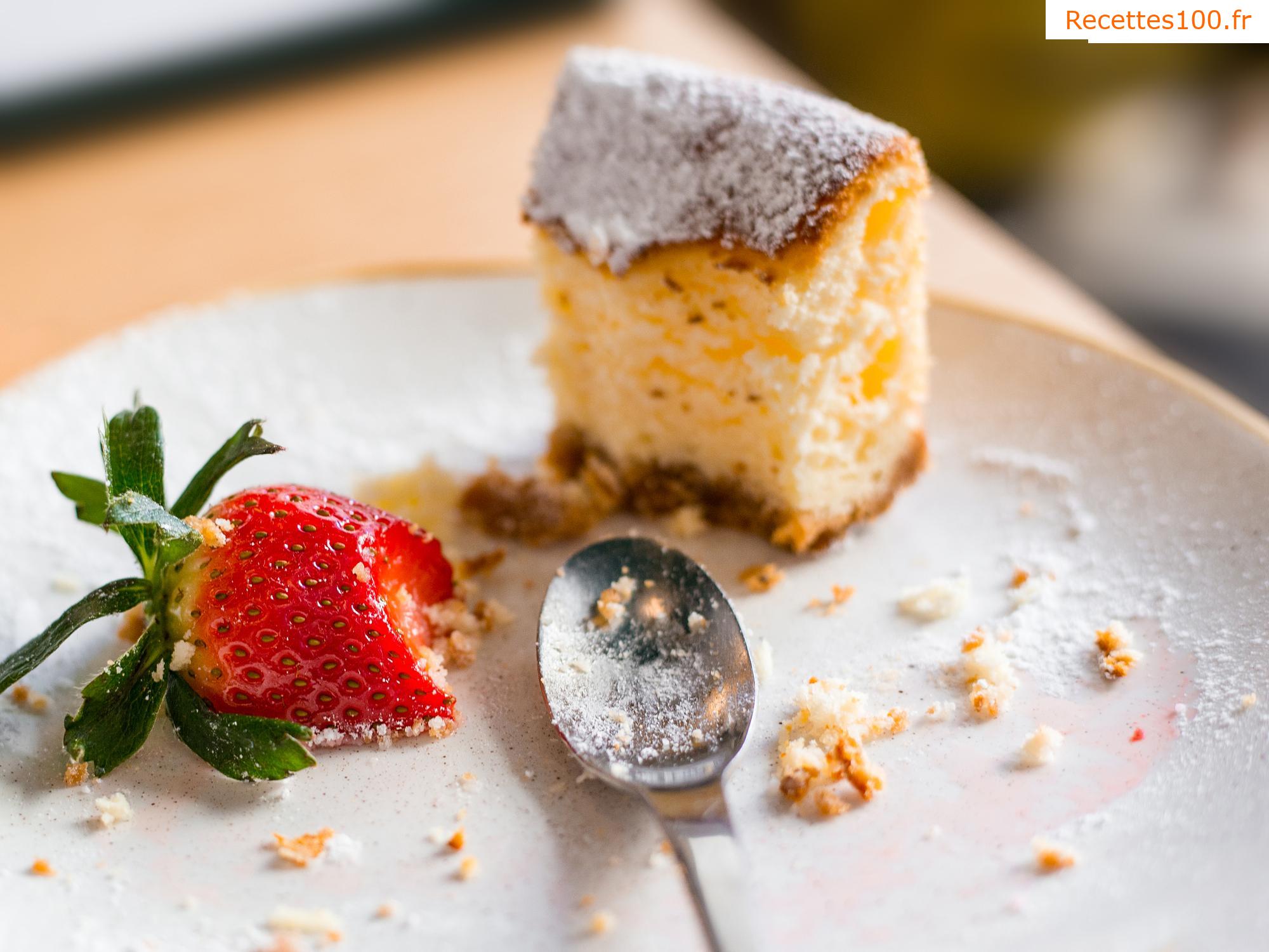 Gâteau au fromage blanc avec des fruits