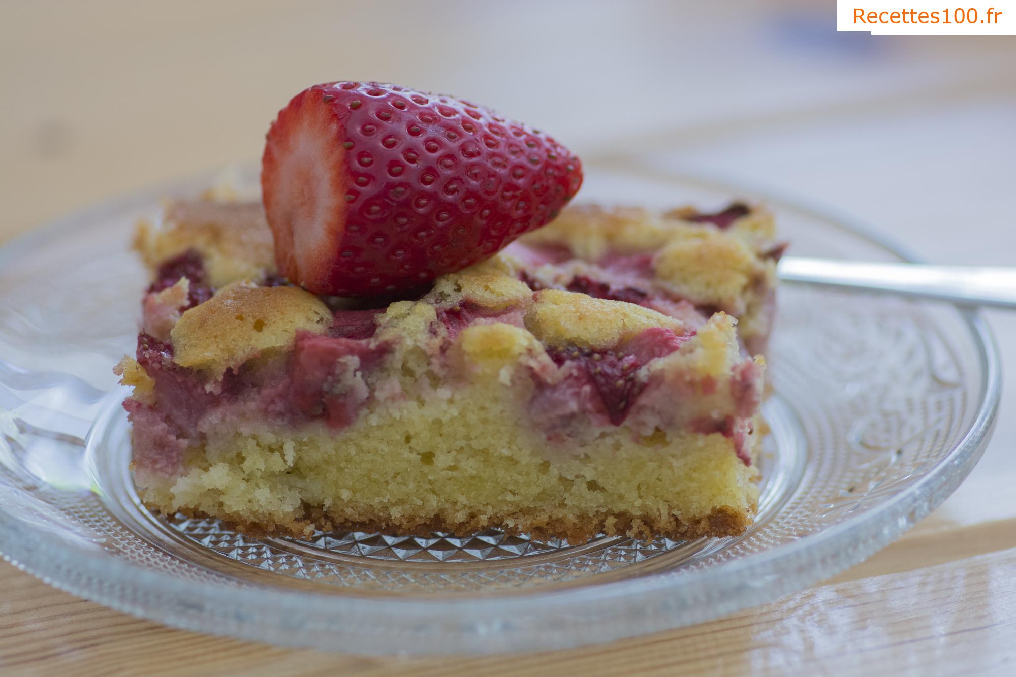 Gâteau aux fraises avec du fromage blanc