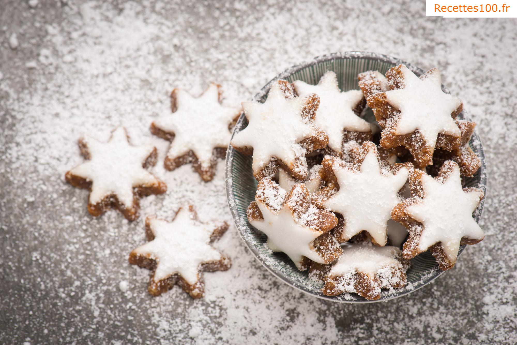 Gâteaux en pain d'épices décorés aux amandes