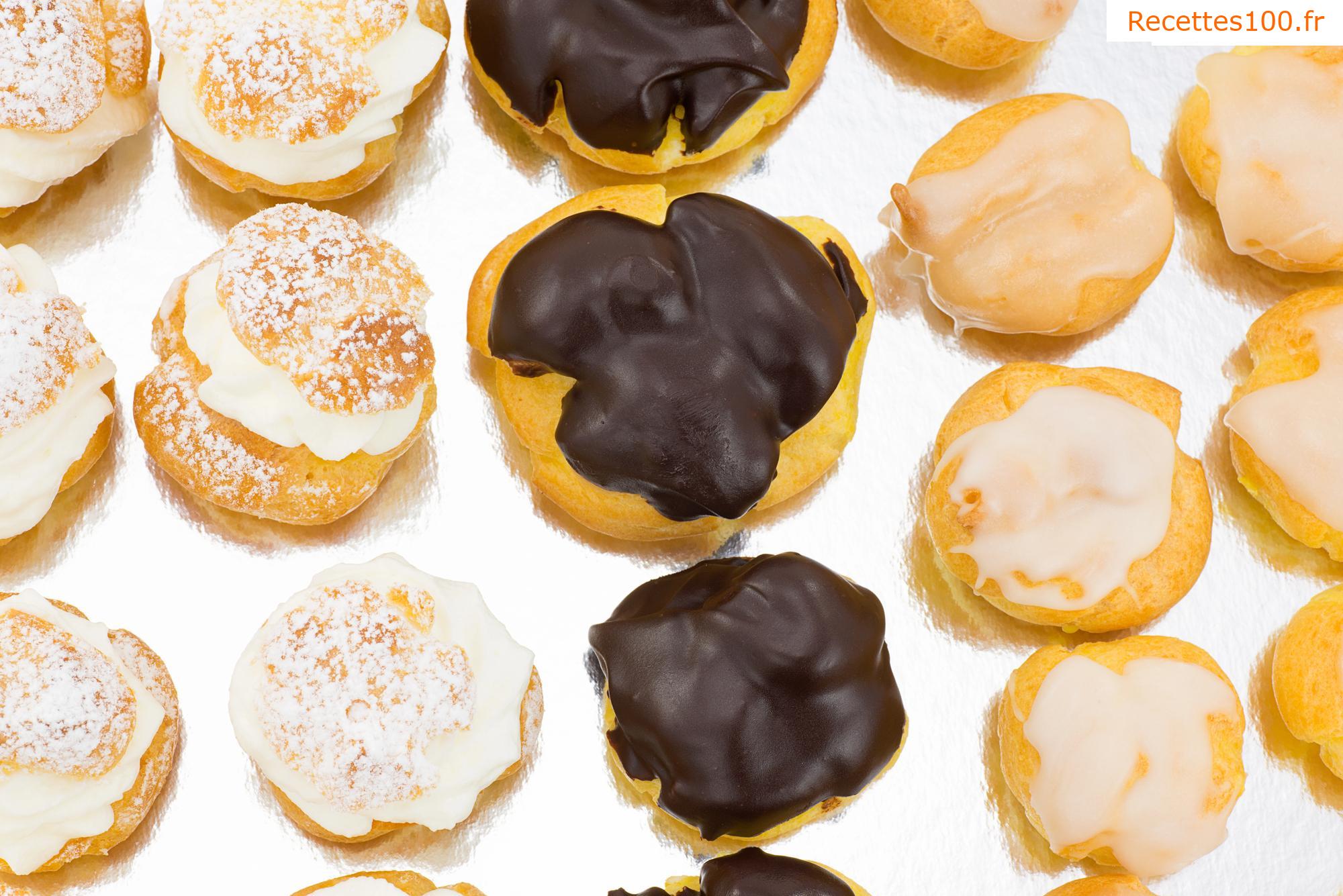 Gâteaux feuilletés avec crème au chocolat