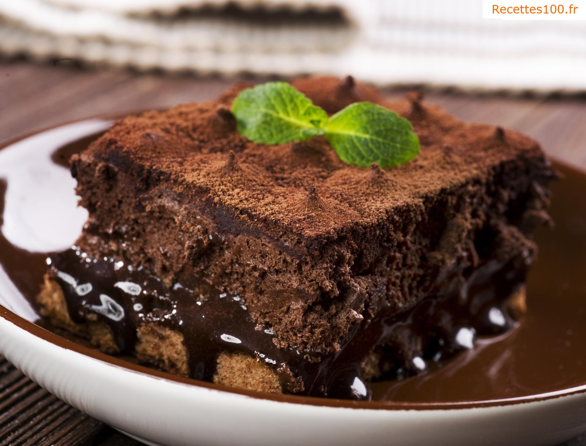 Glaçage au chocolat au rhum pour gâteau