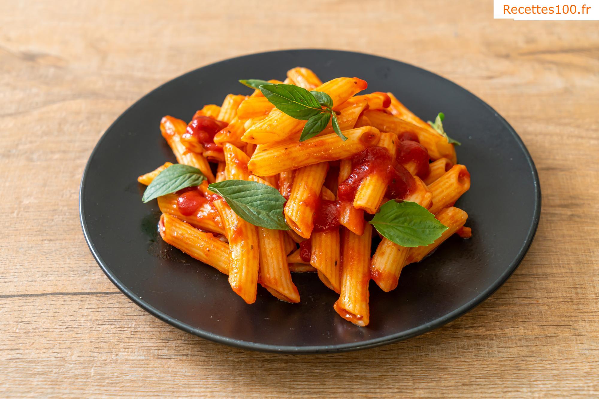 La sauce tomate la plus simple pour les pâtes du livre de cuisine italien.
