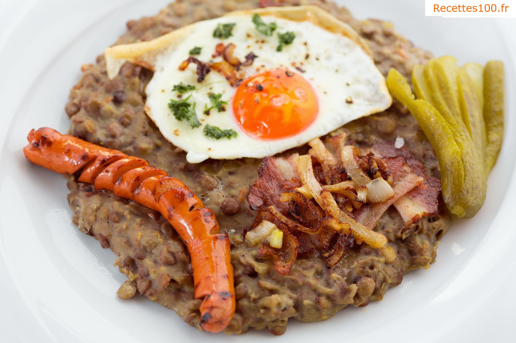 Lentilles avec saucisse et œuf