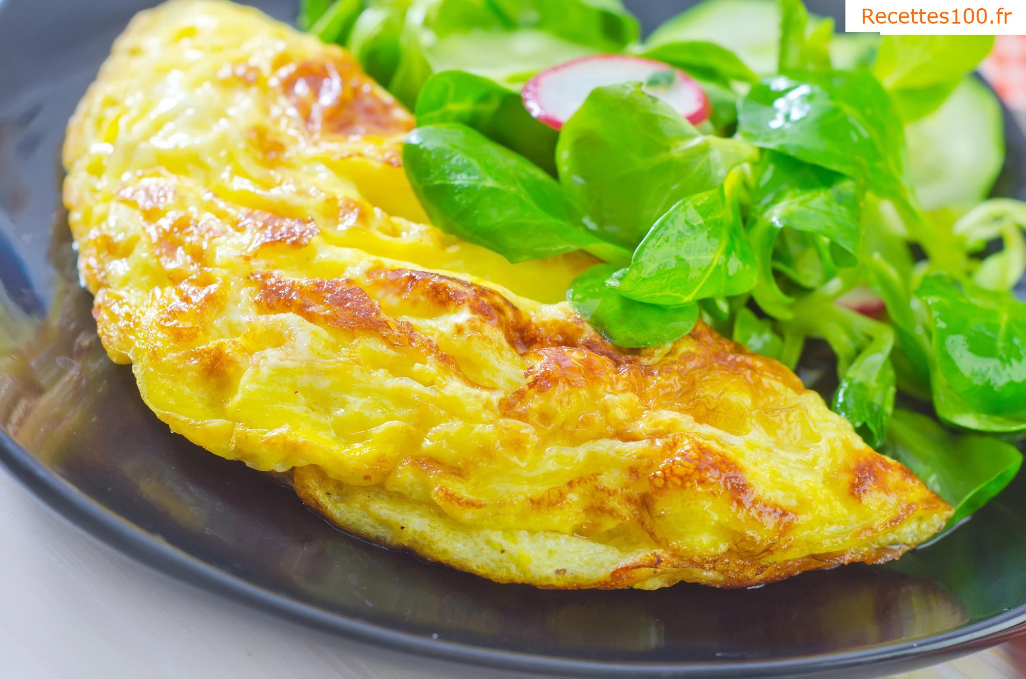 Omelette au fromage avec du jambon