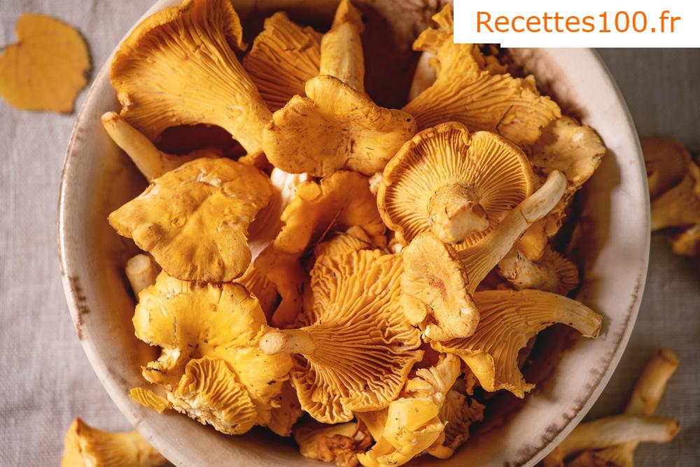 Pâtes à la crème avec des chanterelles