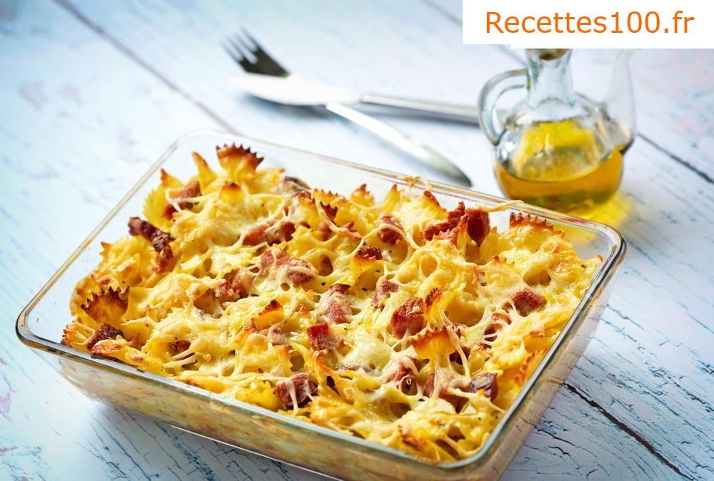 Pâtes au four avec de la viande fumée