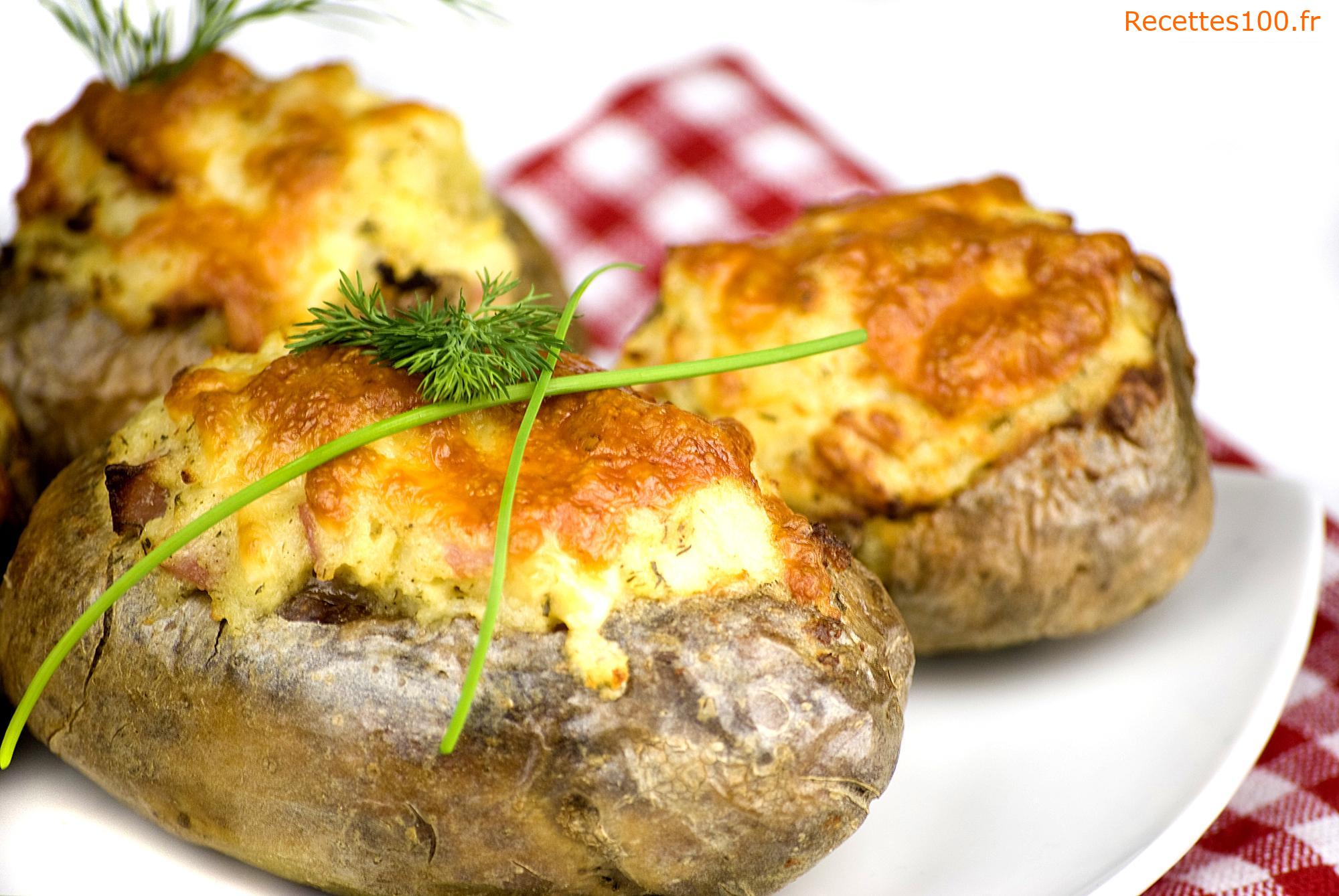 Pommes de terre farcies avec un mélange d'œufs