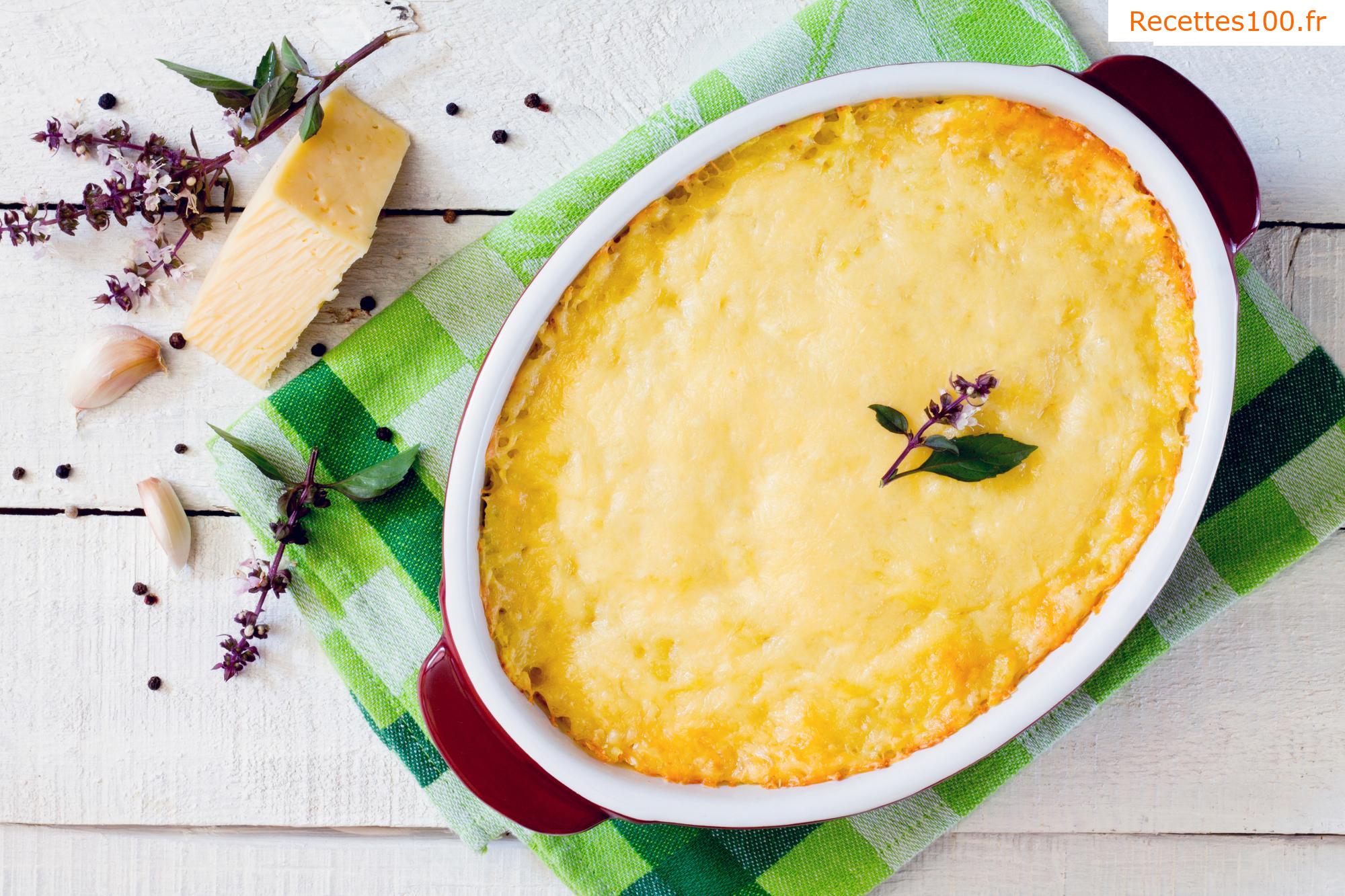 Pommes de terre gratinées avec du bacon et du fromage