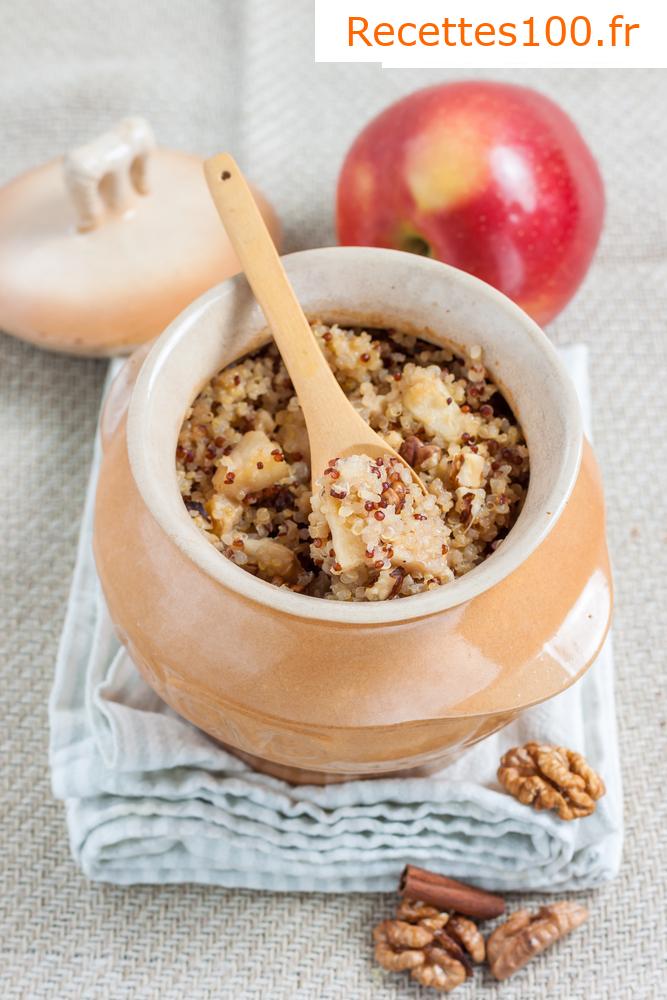 Porridge de quinoa aux pommes râpées - pour les tout-petits
