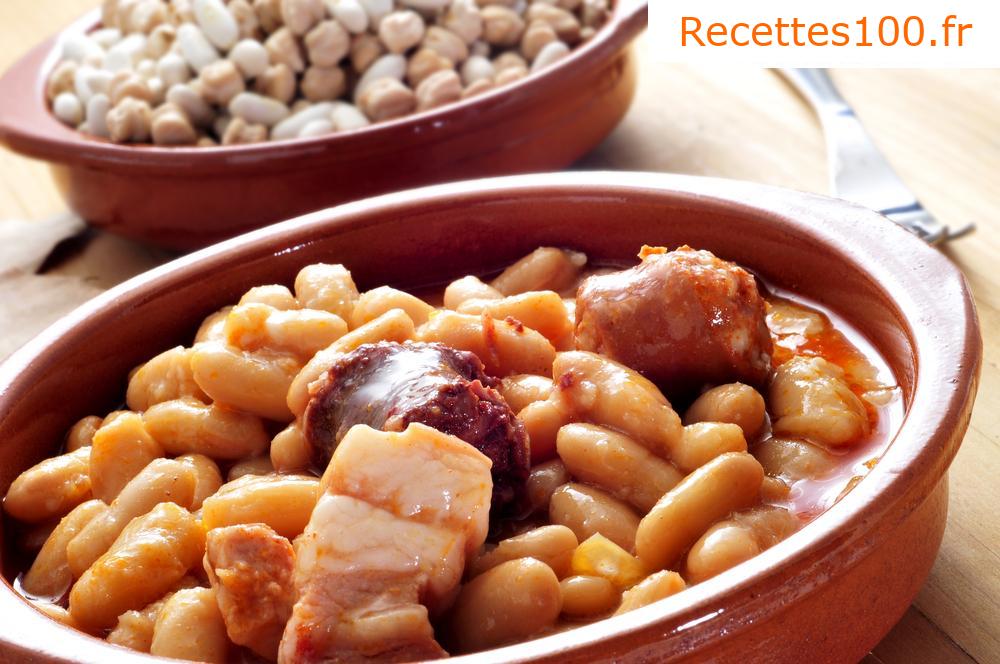 Ragoût de haricots avec saucisse et champignons