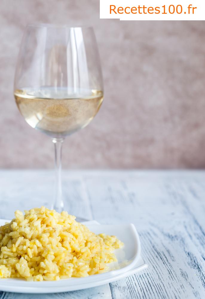 Risotto au parmesan avec des moules