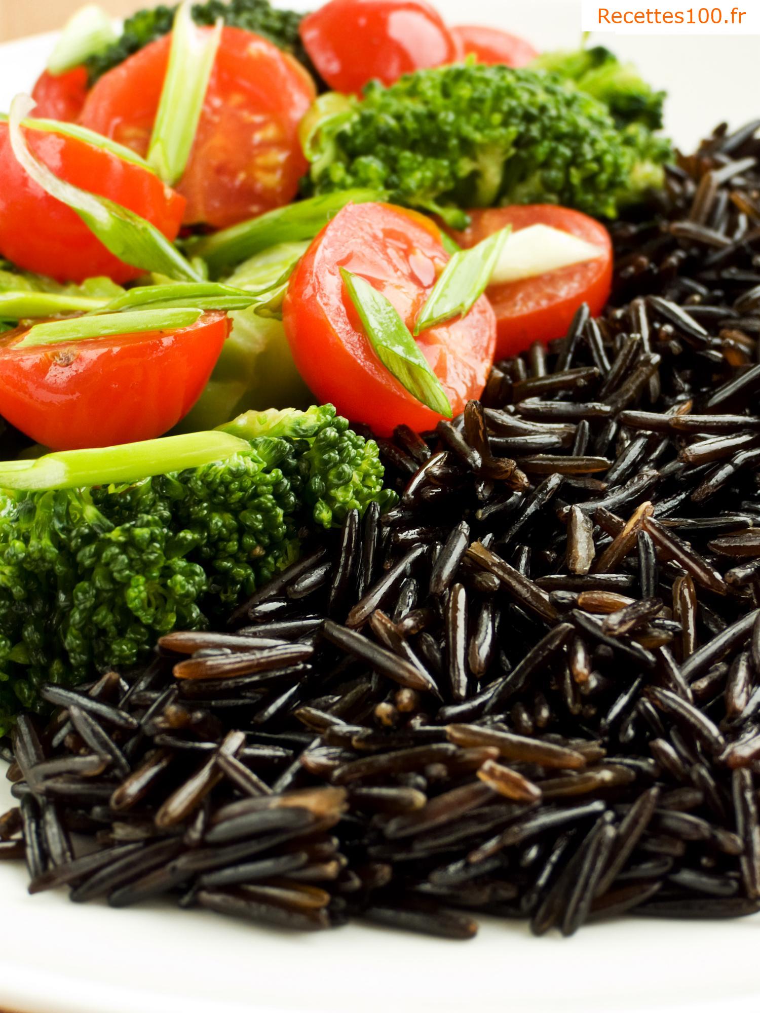 Riz thaï avec brocoli et tomates