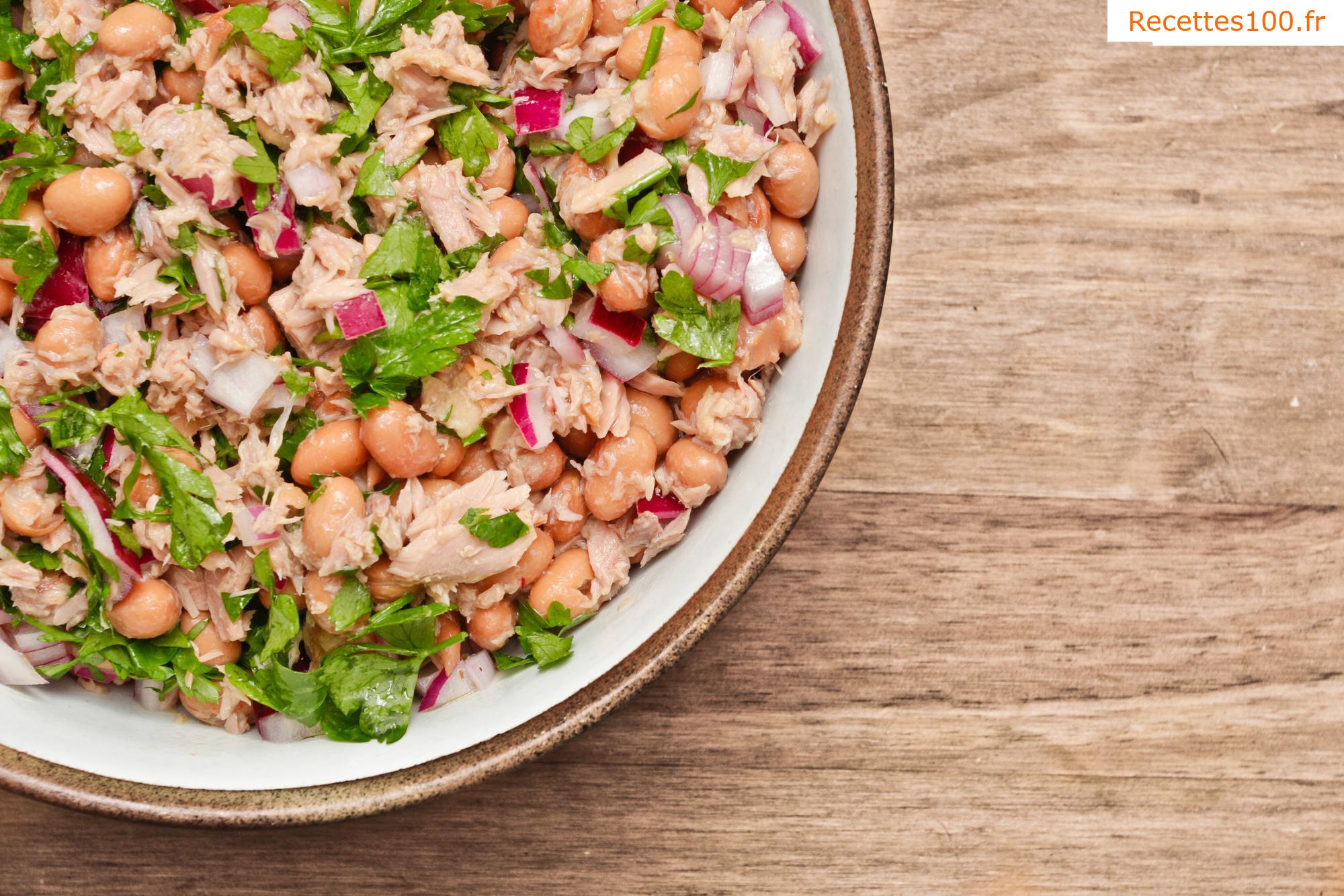 Salade de thon toscan avec des haricots