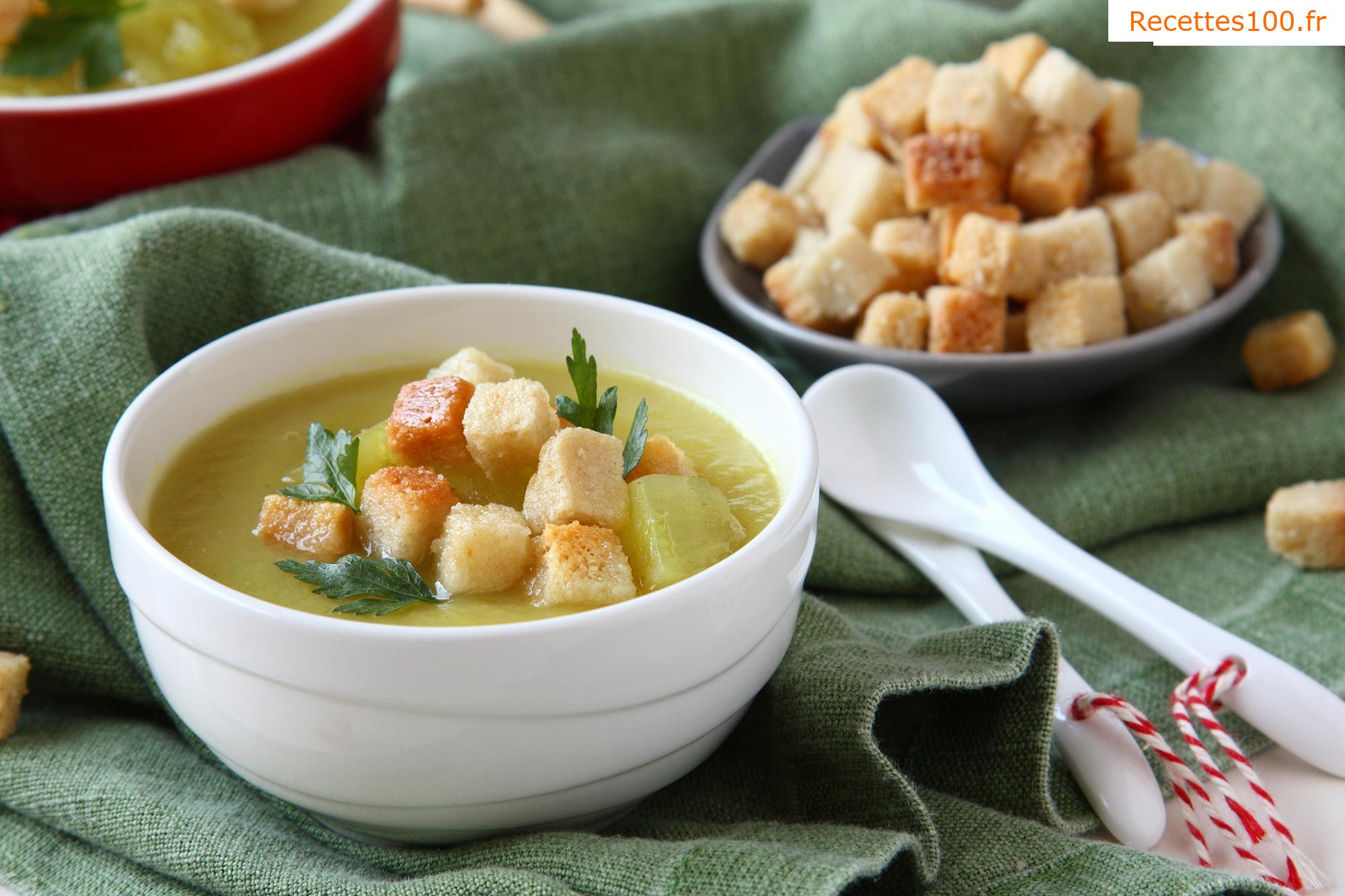 Soupe à l'ail avec des pommes de terre