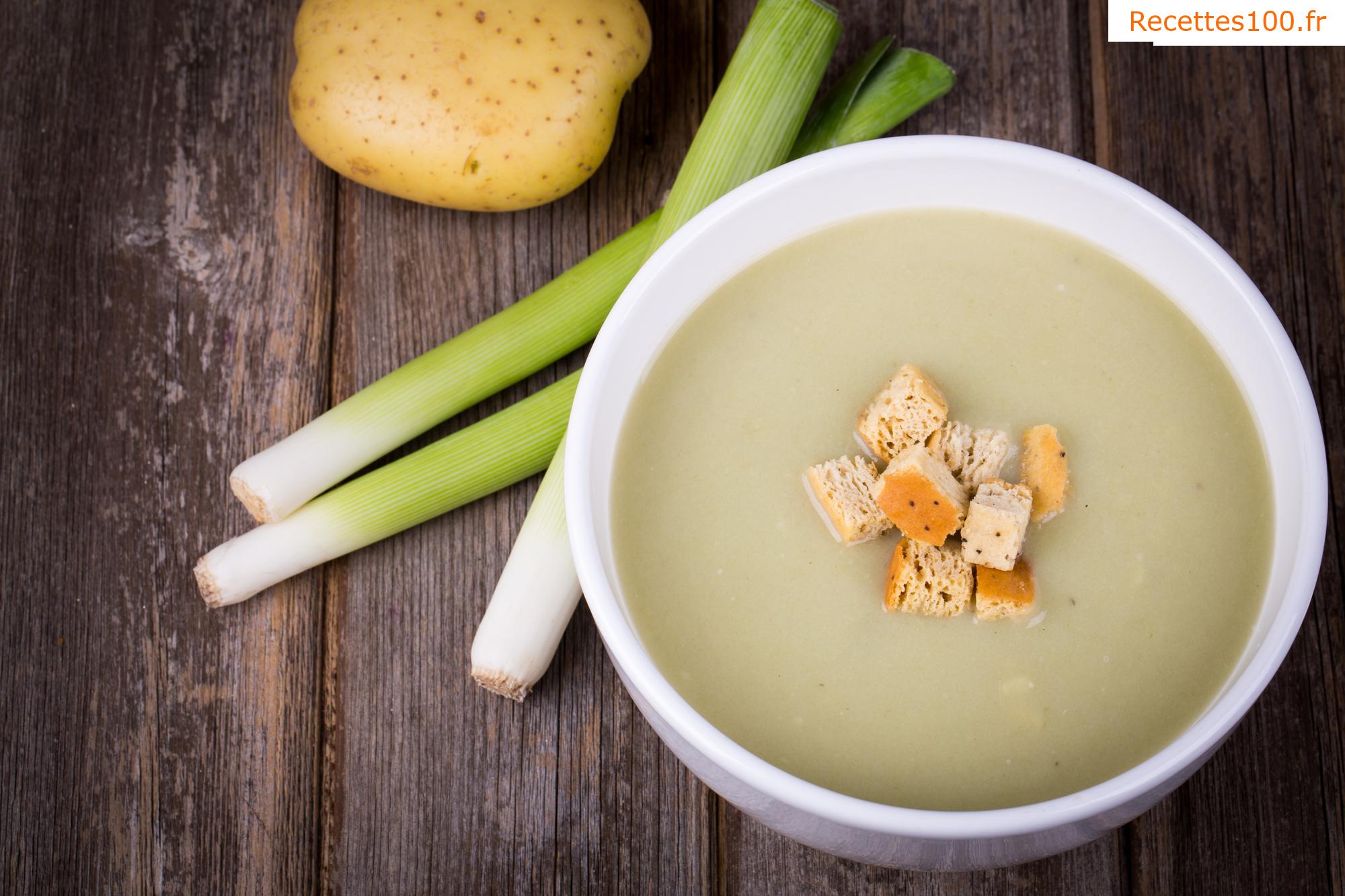 Soupe de poireaux avec des pommes de terre