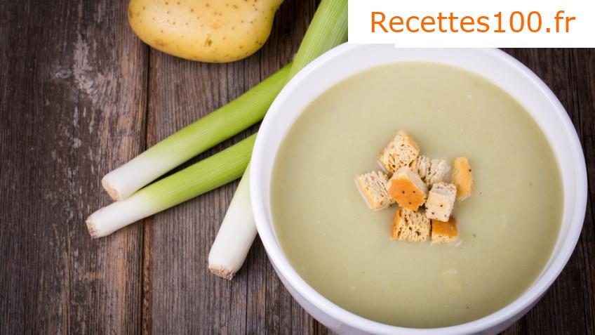 Soupe de pommes de terre à l'ancienne avec saucisse