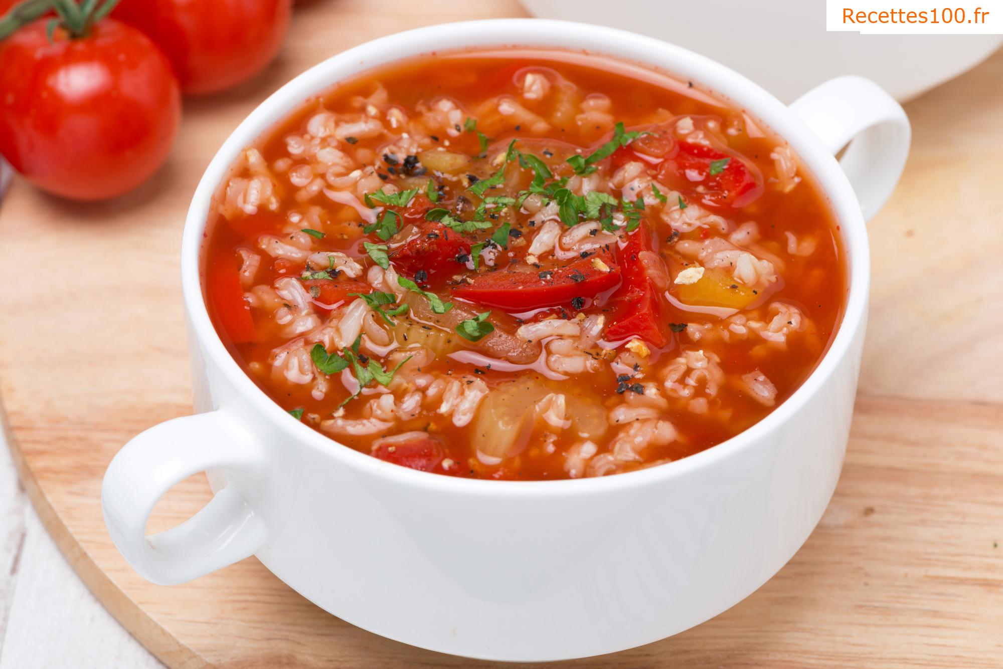 Soupe de tomates avec du riz