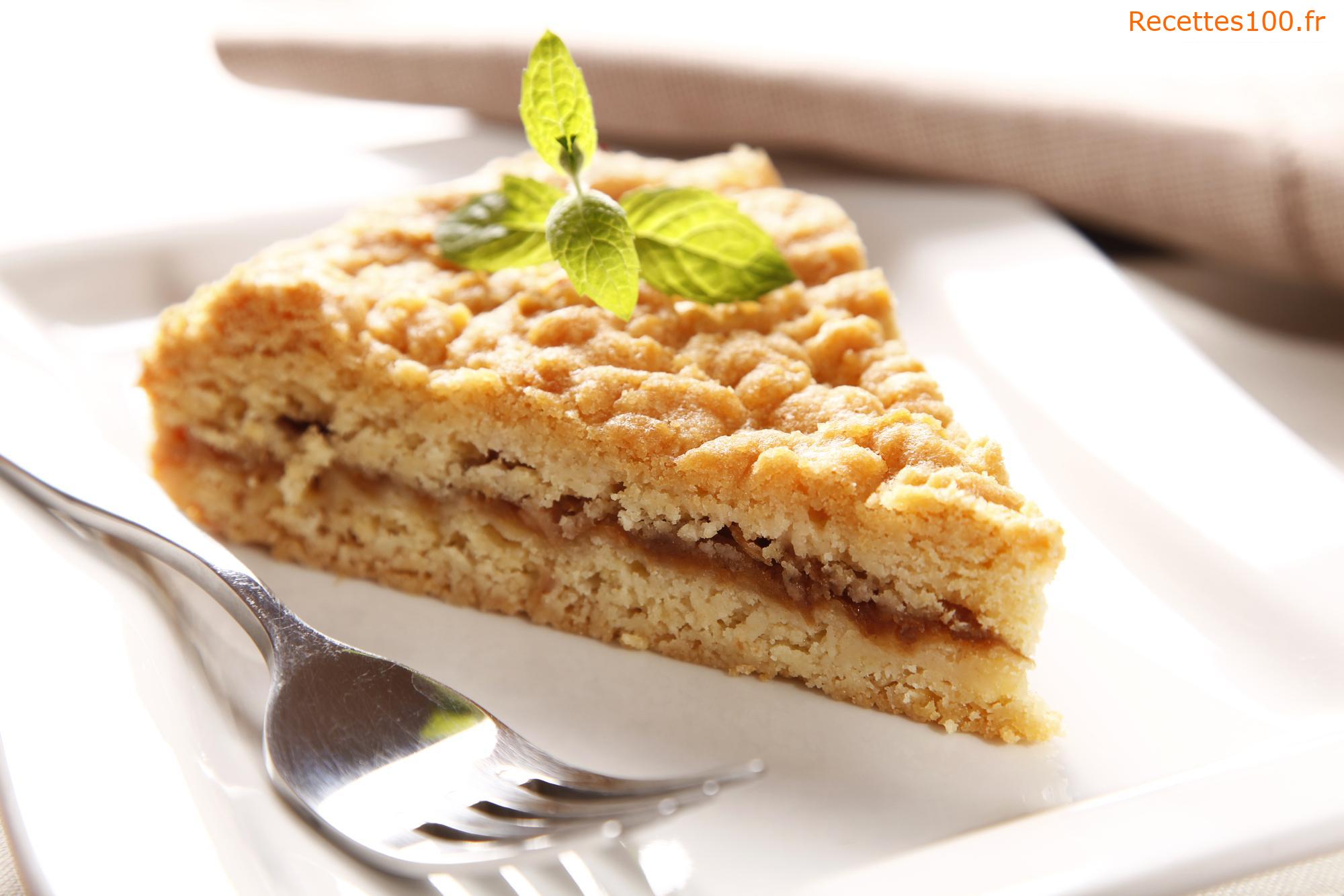 Tarte aux pommes délicate avec crème vanille
