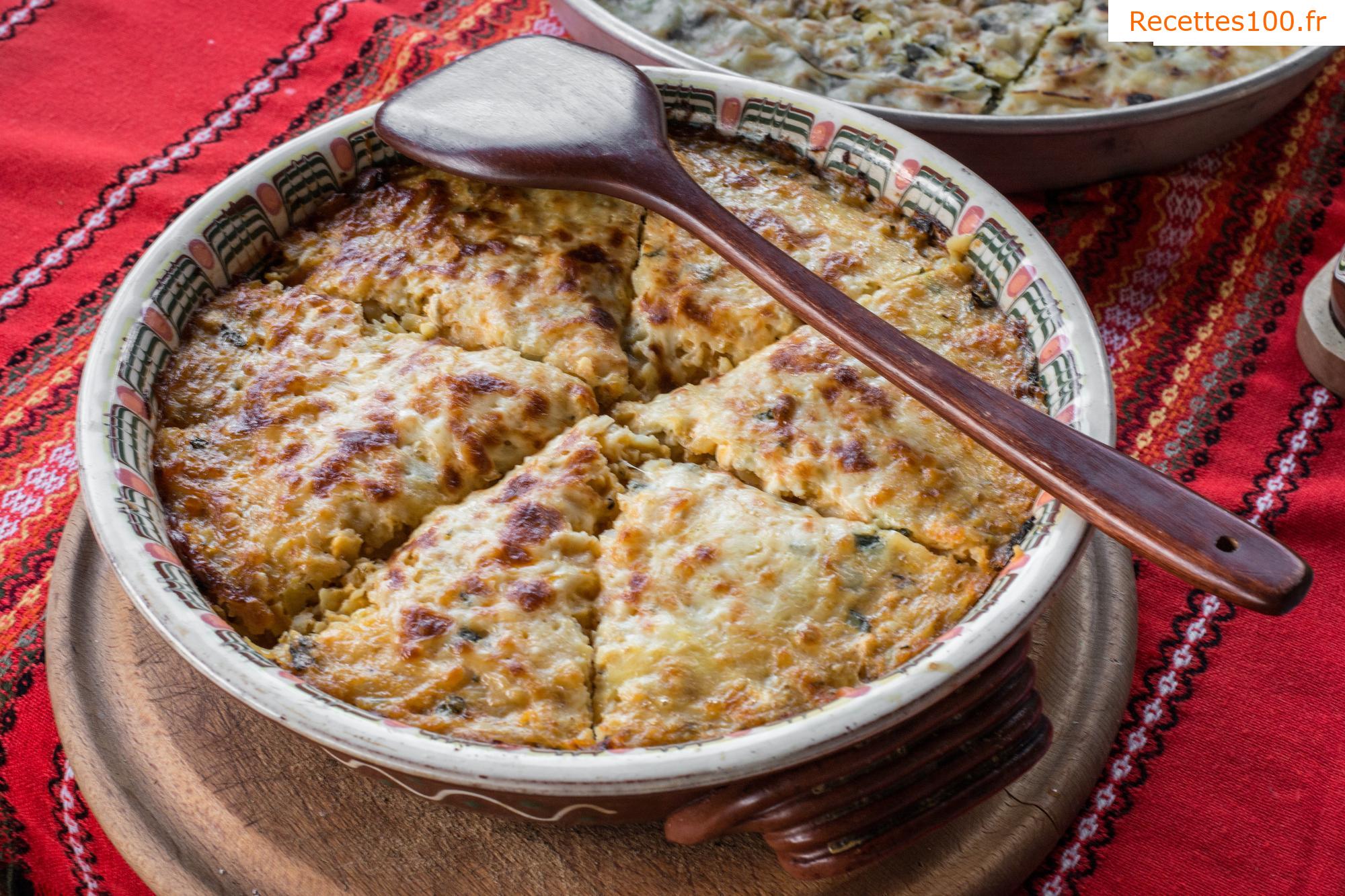 Tarte levée salée avec une garniture de légumes
